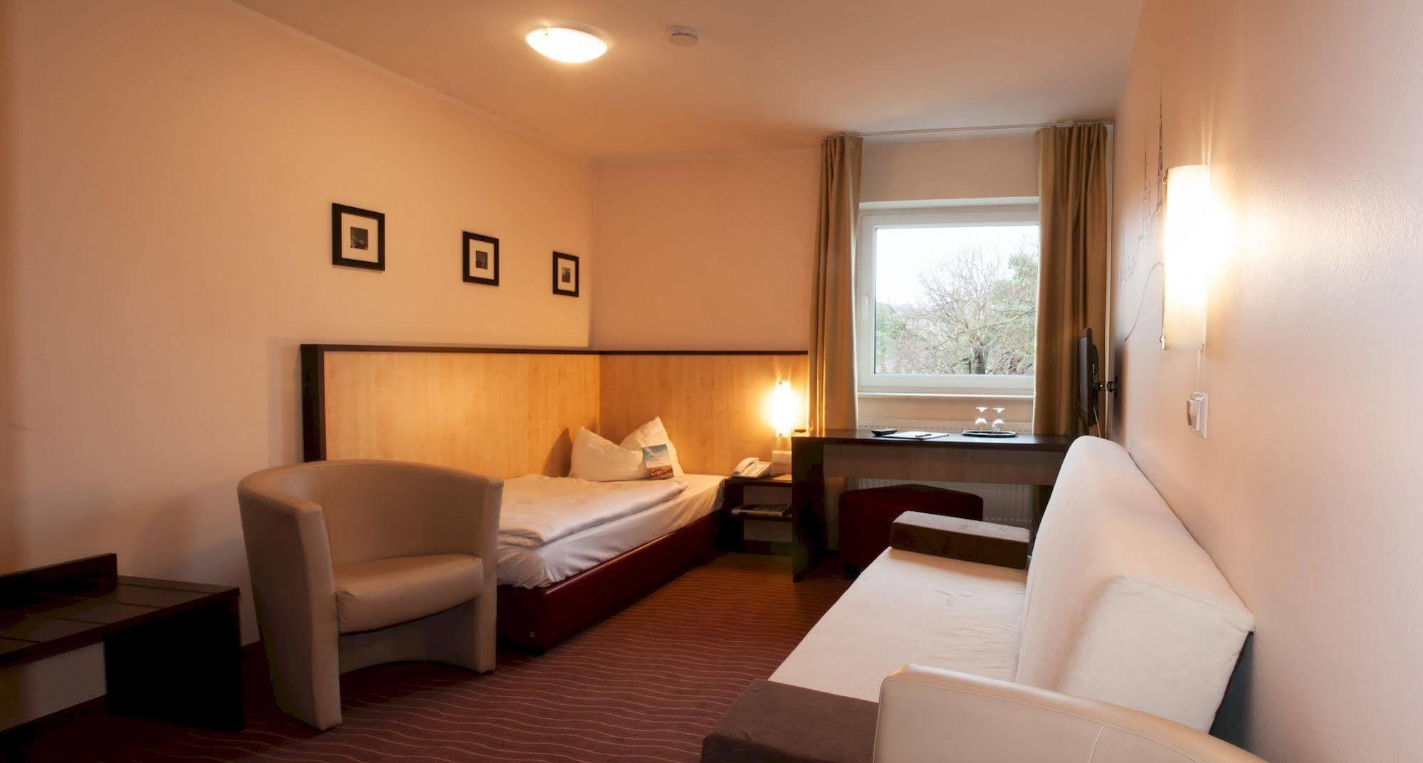 Bergwirtschaft Wilder Mann Hotel Und Restaurant Dresden Eksteriør billede
